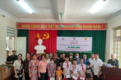 Trao quà trị giá 140 triệu đồng tặng nạn nhân chất độc da cam các tỉnh Hải Dương, Thái Bình