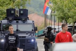 Người đứng đầu NATO kêu gọi Kosovo giảm căng thẳng với Serbia