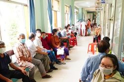 Nhiều bác sĩ bỏ bệnh viện công sang tư