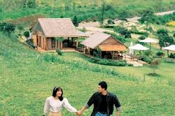 Cặp đôi chụp bộ ảnh đẹp như cổ tích ở ngoại ô Đà Lạt
