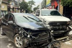 Tai nạn liên hoàn 3 ô tô đâm liên tiếp