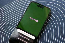 ChatGPT thu hút hơn nửa triệu người dùng iPhone