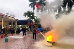 Ít nhất mỗi gia đình phải có một bình chữa cháy