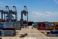 Việt Nam xuất siêu gần 10 tỷ USD trong 5 tháng đầu năm 2023