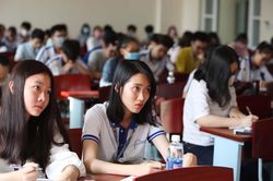 Bộ Giáo dục và Đào tạo nói gì về việc xét tuyển môn Văn ở một số trường Y, Dược?
