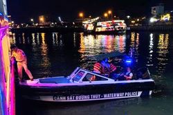 Cứu tàu du lịch chở 70 khách mắc cạn trên sông Hàn