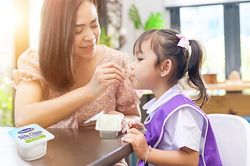 Sữa chua tối ưu hệ vi sinh đường ruột, giúp hệ tiêu hóa khỏe mạnh