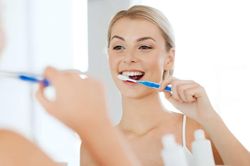 Mẹo giữ răng luôn trắng sáng tại nhà