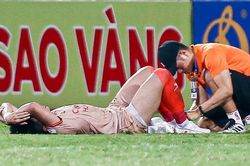 Văn Đô đang thăng hoa thì chấn thương nặng trong ngày CAHN đứt mạch thắng ở V-League