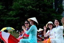 Tuần Du lịch Ninh Bình năm 2023 thu hút hàng ngàn du khách