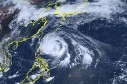 Hàng nghìn người Philippines sơ tán khi siêu bão Mawar ập đến