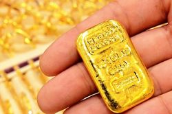 Giá vàng hôm nay 30/5: Rủi ro còn nhiều, vàng giảm nhẹ