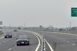 Hơn 1.000 ô tô chạy quá tốc độ trên cao tốc Mai Sơn - QL45