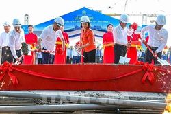 Hợp long cầu Vĩnh Tuy 2 vượt sông Hồng