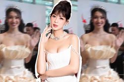 Bảo Ngọc ghi điểm bởi hành động đầy tinh tế với đàn em trên thảm đỏ