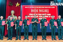 27 sĩ quan biên phòng thành phố Đà Nẵng được thăng quân hàm trước niên hạn