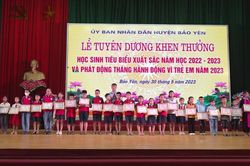 Các địa phương khen thưởng học sinh tiêu biểu và phát động Tháng hành động vì trẻ em