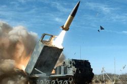 Mỹ cân nhắc gửi tên lửa tầm xa ATACMS cho Ukraine