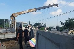 Bị điện giật, một người đàn ông lái máy cẩu tử vong