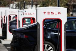 Cái bắt tay 'bất ngờ' giữa Tesla và Ford