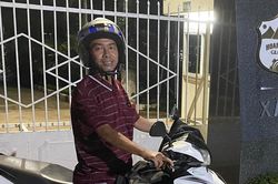 HAGL không còn ngôi sao, một thầy giáo vẫn đi xe máy hơn 500km lên phố núi cổ vũ đội bóng thân yêu