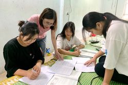 Cô giáo Tày thắp sáng ước mơ đỗ đại học cho học sinh dân tộc