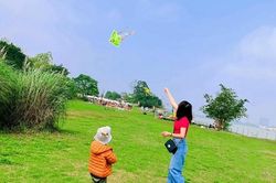 Mùa Hè không phải của riêng con trẻ...