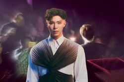 ERIK sang nước ngoài chạy show ca hát, phản ứng của khán giả khiến nhiều người bất ngờ