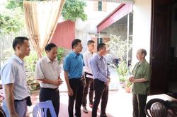 Đoàn công tác Bộ Công Thương thăm hỏi người lao động nhân Tháng Hành động về An toàn vệ sinh lao động