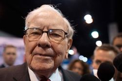 Warren Buffett chỉ ra sai lầm lớn nhất khi tiết kiệm tiền của nhiều người