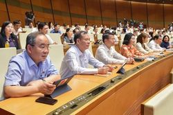 Kỳ họp thứ 5: Quốc hội thảo luận về tình hình phát triển kinh tế - xã hội, ngân sách nhà nước