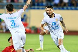 Hòa trên sân nhà, Nam Định lỡ cơ hội vào top 3