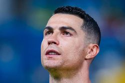 Tháo chạy khỏi Al Nassr, Ronaldo 'thử vận may' với Atletico Madrid sau khi bị Real từ chối