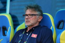 HLV Troussier dùng nhiều 'phép thử', quyết đạt mục tiêu trong loạt trận giao hữu của ĐT Việt Nam