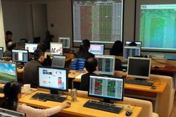 Cổ phiếu bất động sản vừa và nhỏ lại khởi sắc, VN-Index đảo chiều tăng