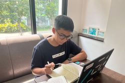 Học sinh lớp 12 chia thời gian ôn thi thế nào?
