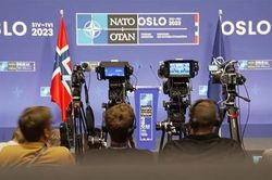 Câu hỏi đeo bám NATO