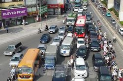 Cấm nhiều phương tiện đi trên đường Nguyễn Trãi đoạn 8 lô cốt thi công