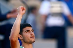 Carlos Alcaraz thẳng tiến vào vòng 3 Roland Garros