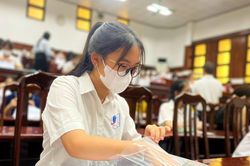 Hơn 6.000 sĩ tử bắt đầu tranh suất vào trường chuyên 'nóng' nhất nhì Hà Nội