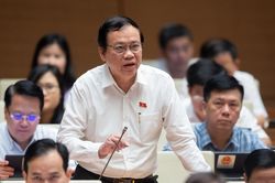 'Bên trong cán bộ sợ sai, bên ngoài dân chúng thở dài lo âu'