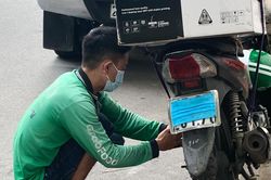 Lý do nhiều shipper, xe ôm công nghệ cố tình đeo khẩu trang che biển số xe
