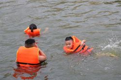 Kỹ năng cứu người bị đuối nước ai cũng cần biết khi hè đến