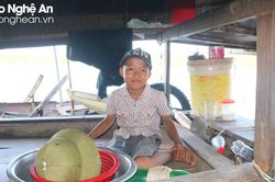 Ước mơ của trẻ em làng chài ven sông Lam