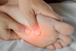 Bị tê tay chân nên bổ sung ngay các chất sau để giảm tê hiệu quả