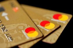 Chi tiêu thẻ ở nước ngoài của người Hàn Quốc tăng gấp rưỡi năm trước
