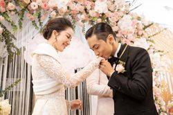 Kém 'nóc nhà' 11 tuổi, Phan Hiển chiều thế nào mà Khánh Thi được gọi bà vợ số hưởng nhất Vbiz
