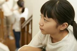 Thay vì lo điểm số, cha mẹ khôn ngoan giúp con làm tốt 6 điều này