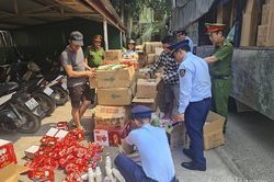 Quản lý thị trường Nghệ An liên tiếp thu giữ thực phẩm không rõ nguồn gốc