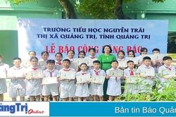 Ngàn đóa hoa tươi thắm dâng Bác Hồ kính yêu